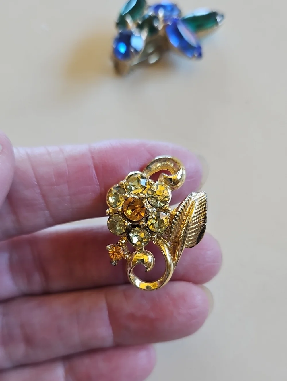 Assortment Of Vintage And Newer Earrings All Need Someting For Parts Or Singly - Picture 4 of 10